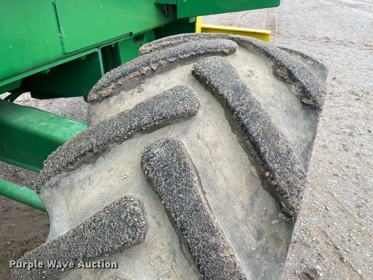 image for item IR9798 1994 John Deere 6810  forage harvester