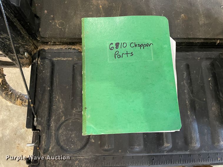 image for item IR9798 1994 John Deere 6810  forage harvester