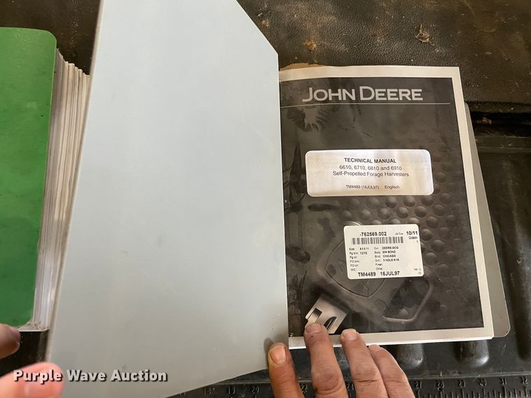 image for item IR9798 1994 John Deere 6810  forage harvester