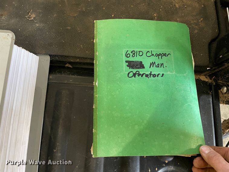 image for item IR9798 1994 John Deere 6810  forage harvester