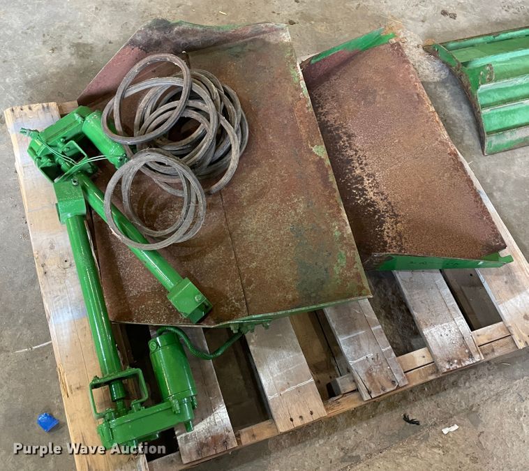 image for item IR9798 1994 John Deere 6810  forage harvester