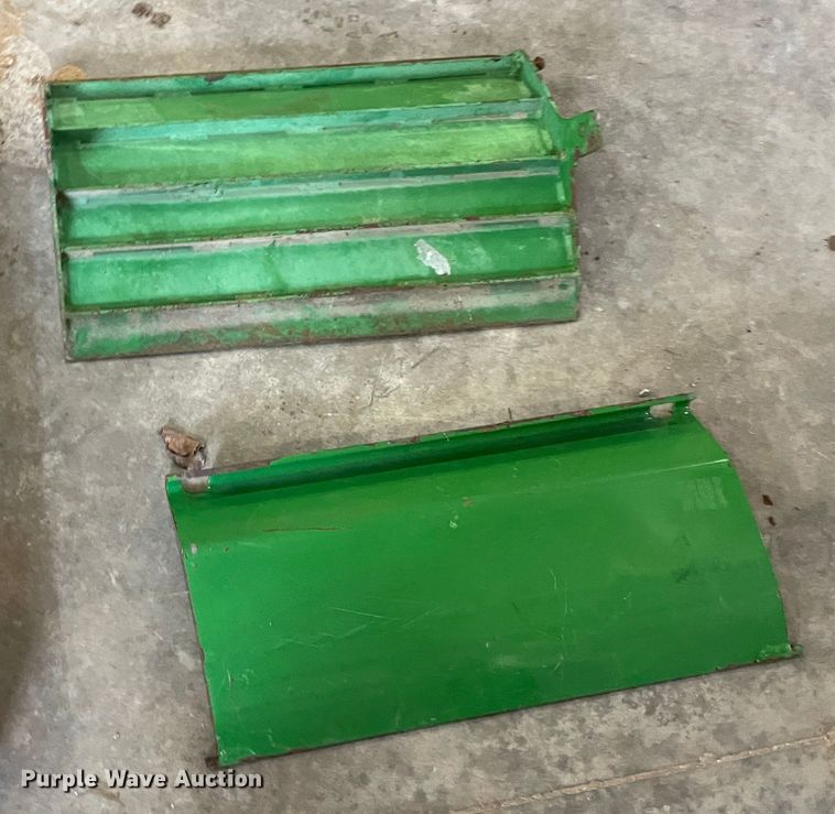 image for item IR9798 1994 John Deere 6810  forage harvester