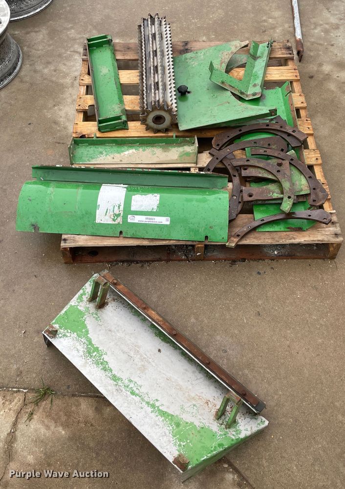 image for item IR9801 John Deere silage cutter parts