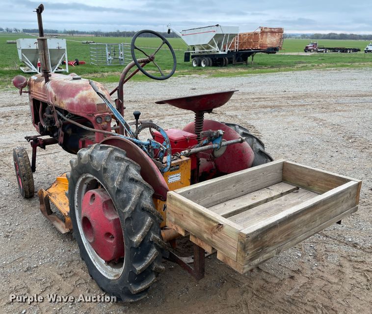 image for item IR9803 1948 International FCUB  tractor