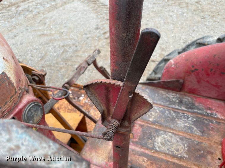 image for item IR9803 1948 International FCUB  tractor