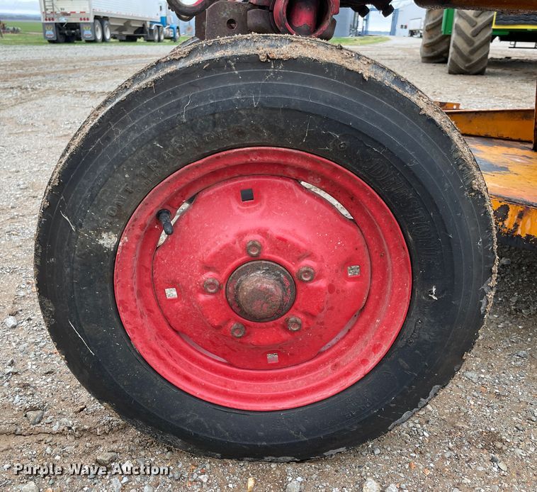 image for item IR9803 1948 International FCUB  tractor