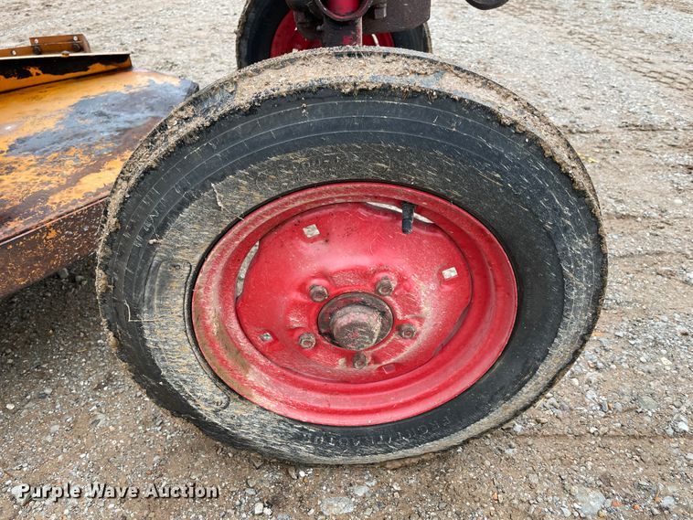 image for item IR9803 1948 International FCUB  tractor