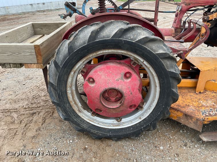 image for item IR9803 1948 International FCUB  tractor