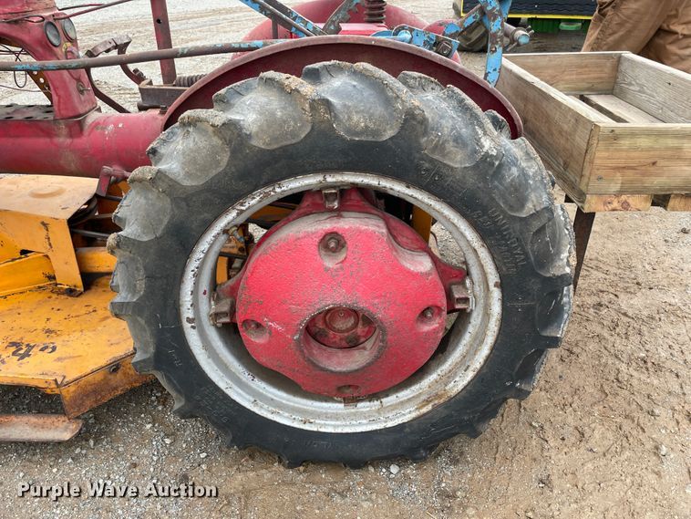 image for item IR9803 1948 International FCUB  tractor