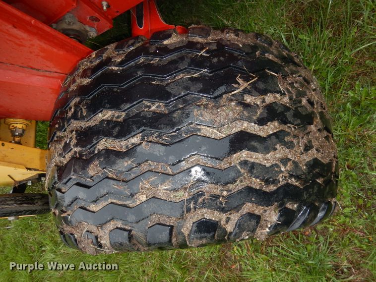 image for item IS9565 2005 New Holland BR780  round baler