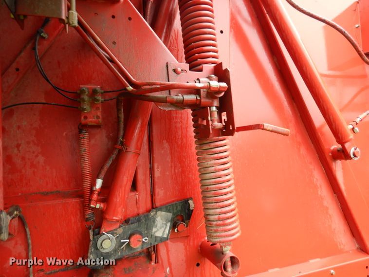 image for item IS9565 2005 New Holland BR780  round baler