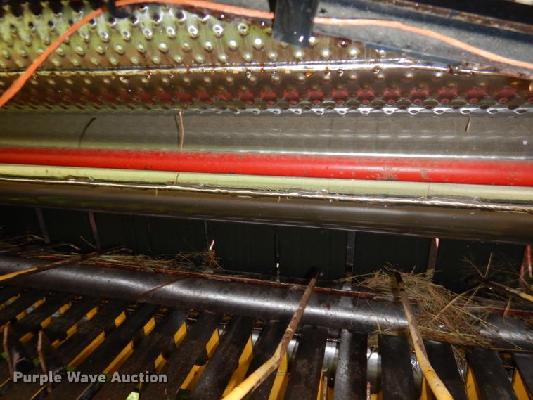 image for item IS9565 2005 New Holland BR780  round baler