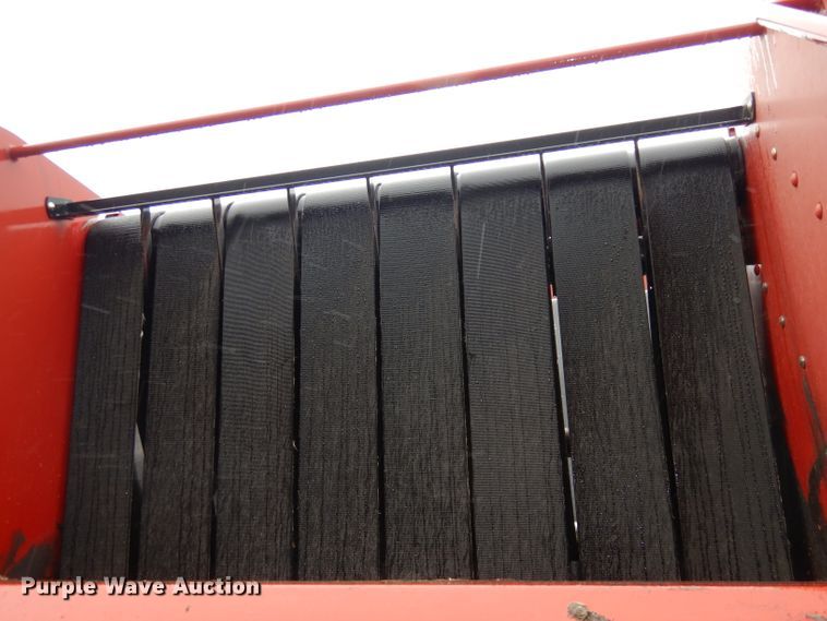 image for item IS9565 2005 New Holland BR780  round baler