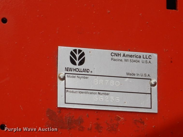 image for item IS9565 2005 New Holland BR780  round baler