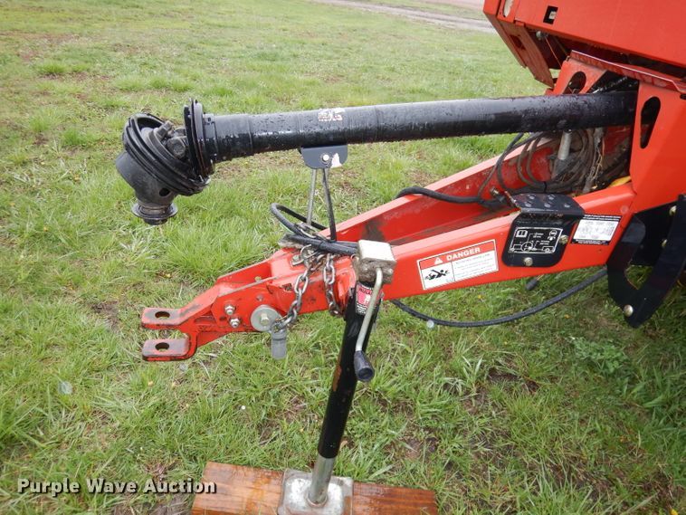 image for item IS9565 2005 New Holland BR780  round baler