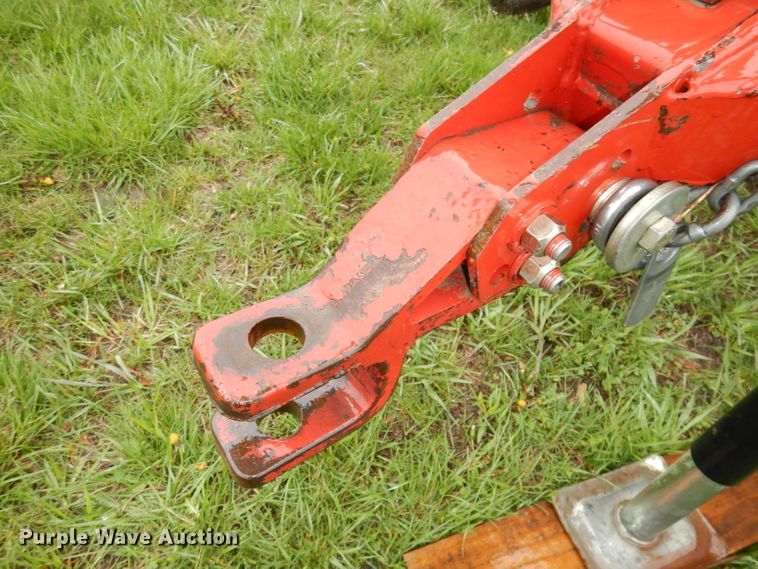 image for item IS9565 2005 New Holland BR780  round baler