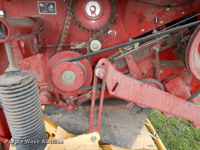 image for item IS9565 2005 New Holland BR780  round baler