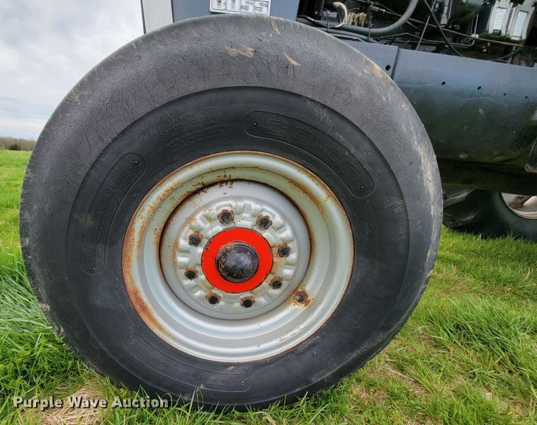 image for item IV9011 White 2-135  tractor