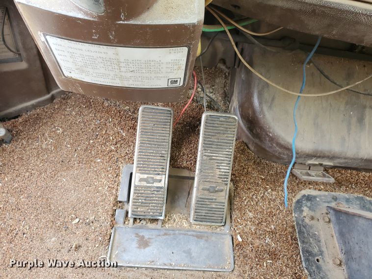 image for item IX9229 1980 Chevrolet Bison  grain truck