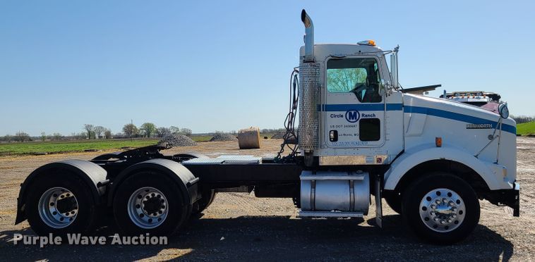 image for item DH5876 2006 Kenworth T800  semi truck