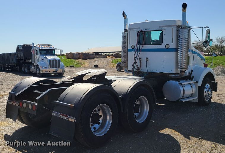 image for item DH5876 2006 Kenworth T800  semi truck