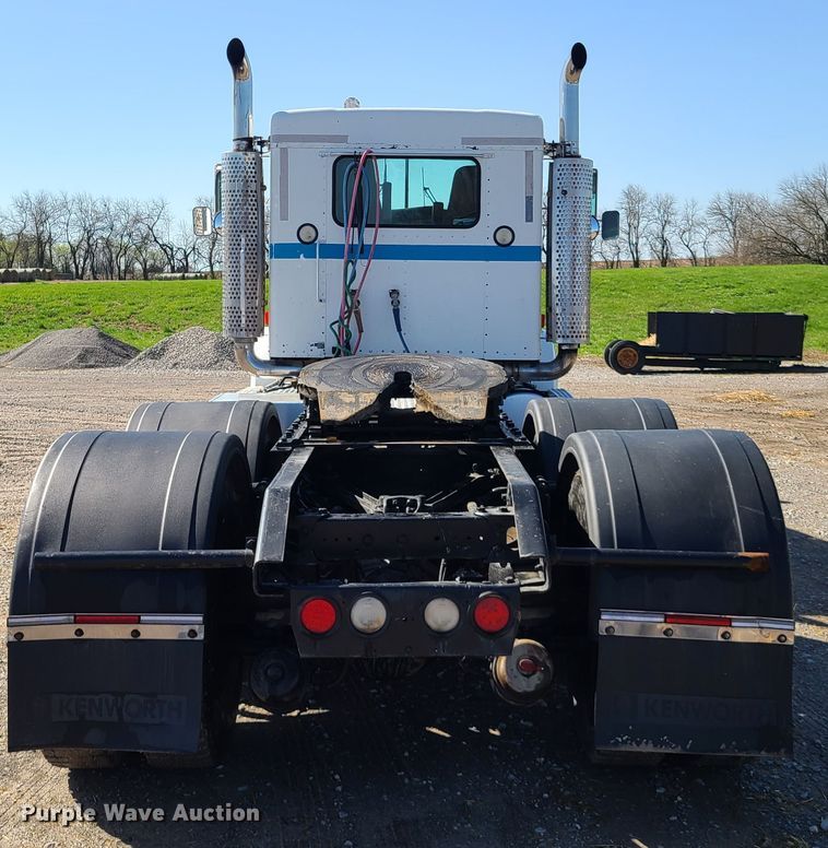 image for item DH5876 2006 Kenworth T800  semi truck
