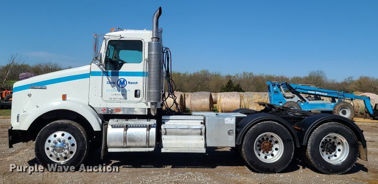 image for item DH5876 2006 Kenworth T800  semi truck