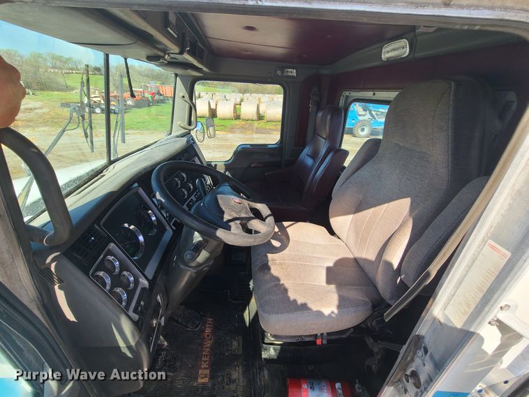 image for item DH5876 2006 Kenworth T800  semi truck