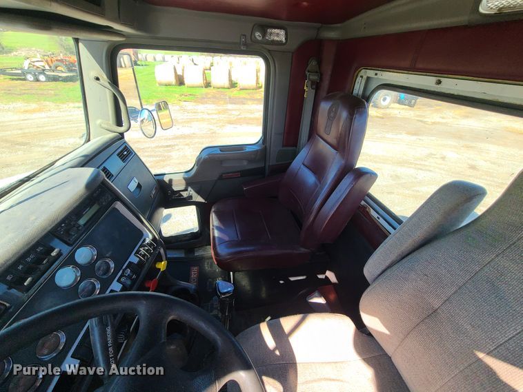 image for item DH5876 2006 Kenworth T800  semi truck