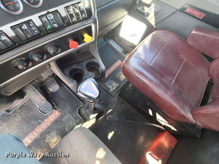 image for item DH5876 2006 Kenworth T800  semi truck