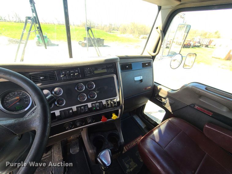 image for item DH5876 2006 Kenworth T800  semi truck