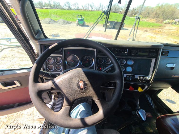 image for item DH5876 2006 Kenworth T800  semi truck