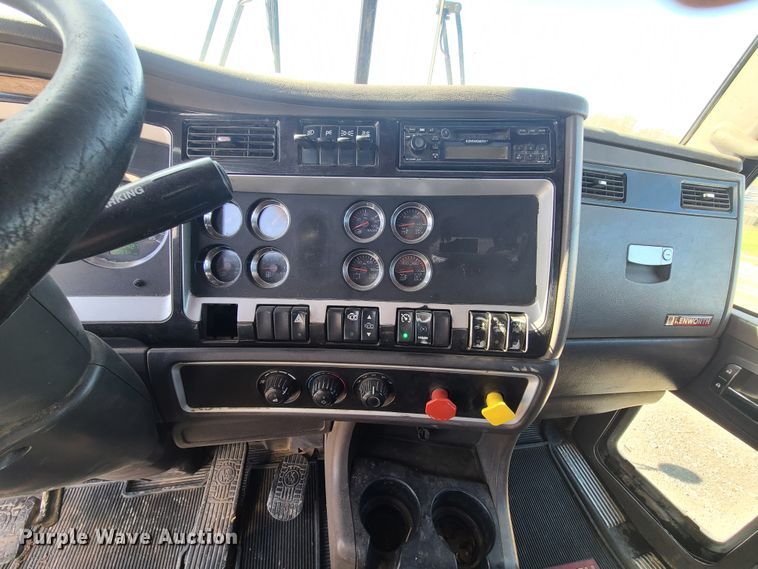 image for item DH5876 2006 Kenworth T800  semi truck