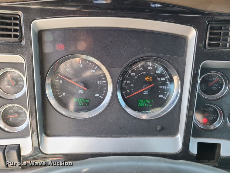 image for item DH5876 2006 Kenworth T800  semi truck