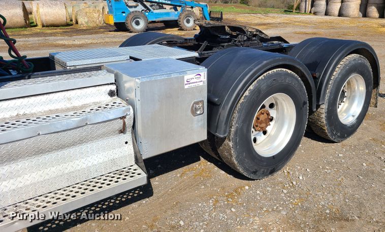 image for item DH5876 2006 Kenworth T800  semi truck