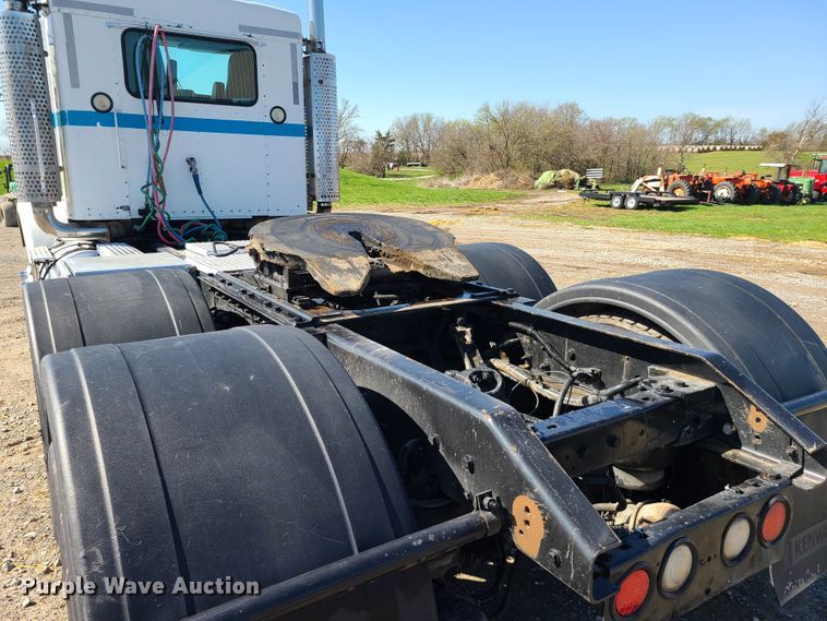 image for item DH5876 2006 Kenworth T800  semi truck