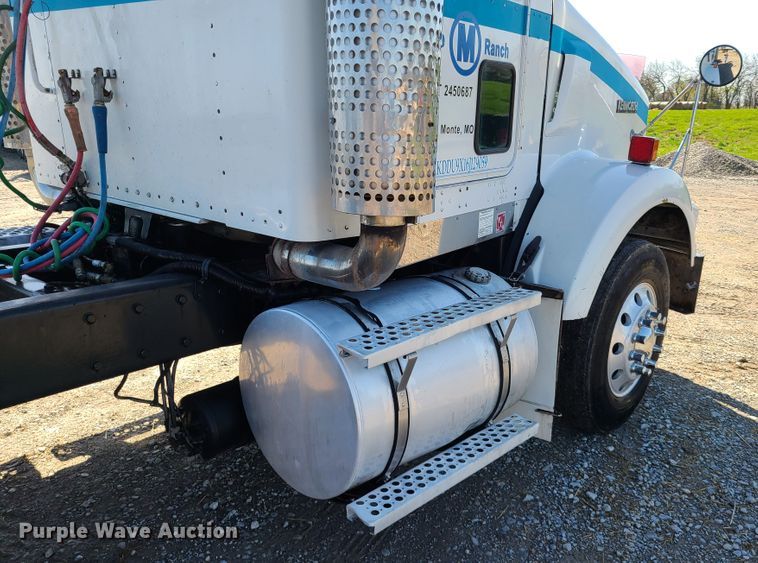 image for item DH5876 2006 Kenworth T800  semi truck