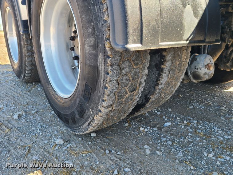 image for item DH5876 2006 Kenworth T800  semi truck