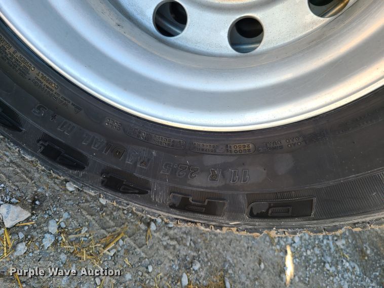 image for item DH5876 2006 Kenworth T800  semi truck