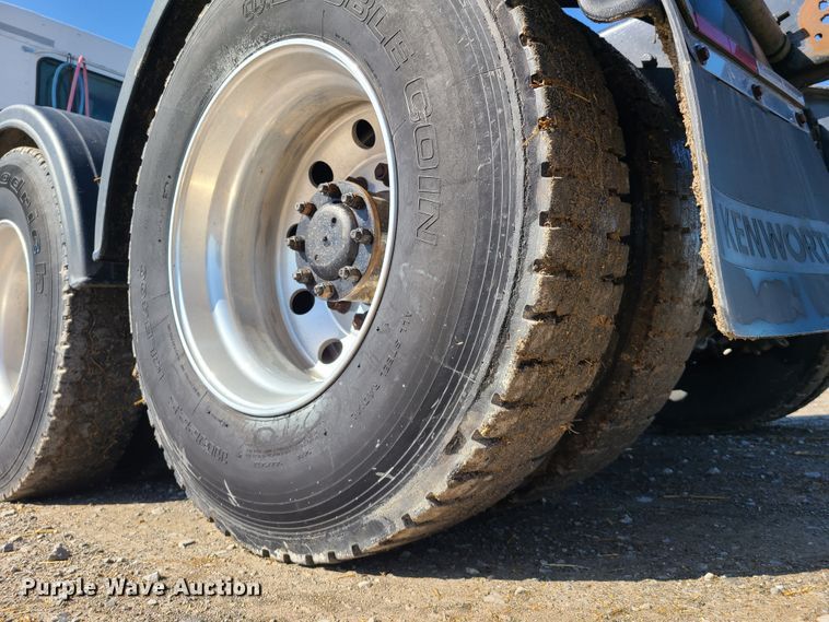 image for item DH5876 2006 Kenworth T800  semi truck