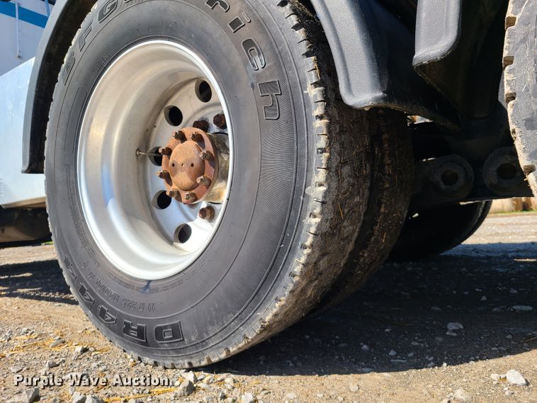 image for item DH5876 2006 Kenworth T800  semi truck