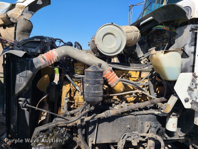 image for item DH5876 2006 Kenworth T800  semi truck