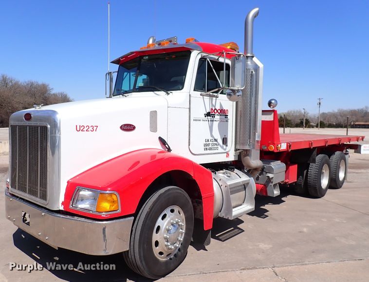 image for item DJ0242 2004 Peterbilt 385  rollback truck