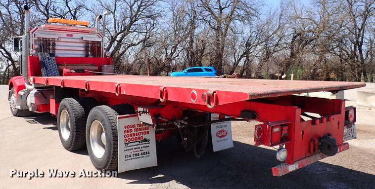 image for item DJ0242 2004 Peterbilt 385  rollback truck