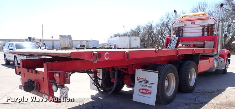 image for item DJ0242 2004 Peterbilt 385  rollback truck