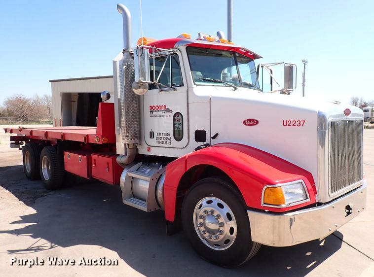image for item DJ0242 2004 Peterbilt 385  rollback truck