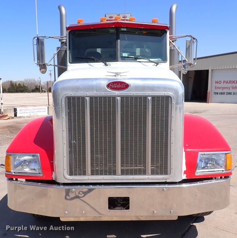 image for item DJ0242 2004 Peterbilt 385  rollback truck