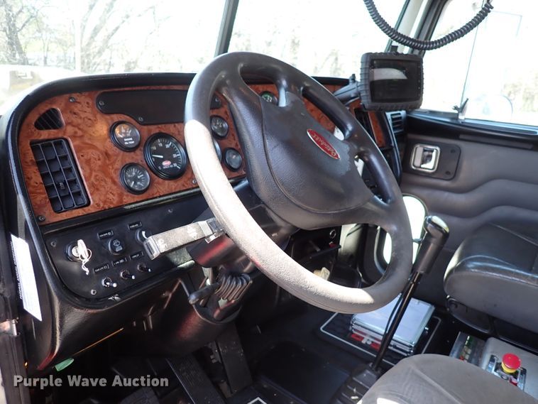 image for item DJ0242 2004 Peterbilt 385  rollback truck