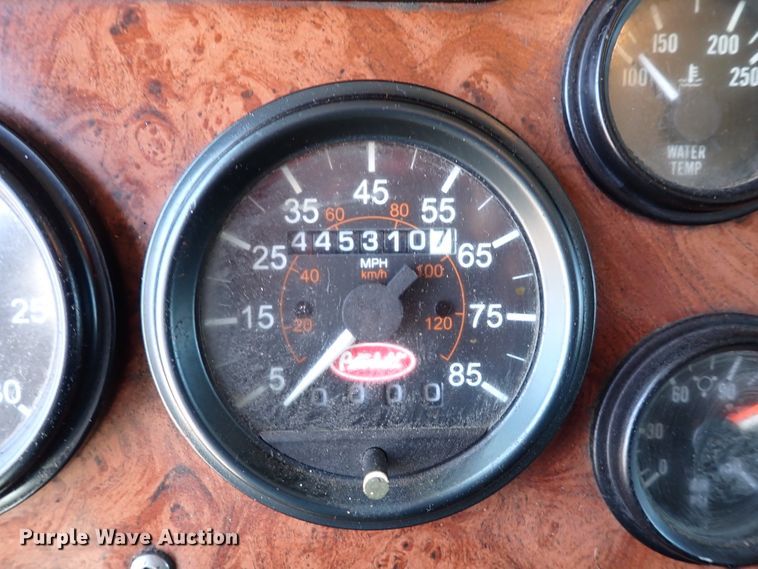 image for item DJ0242 2004 Peterbilt 385  rollback truck