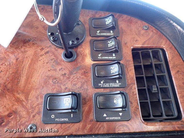 image for item DJ0242 2004 Peterbilt 385  rollback truck